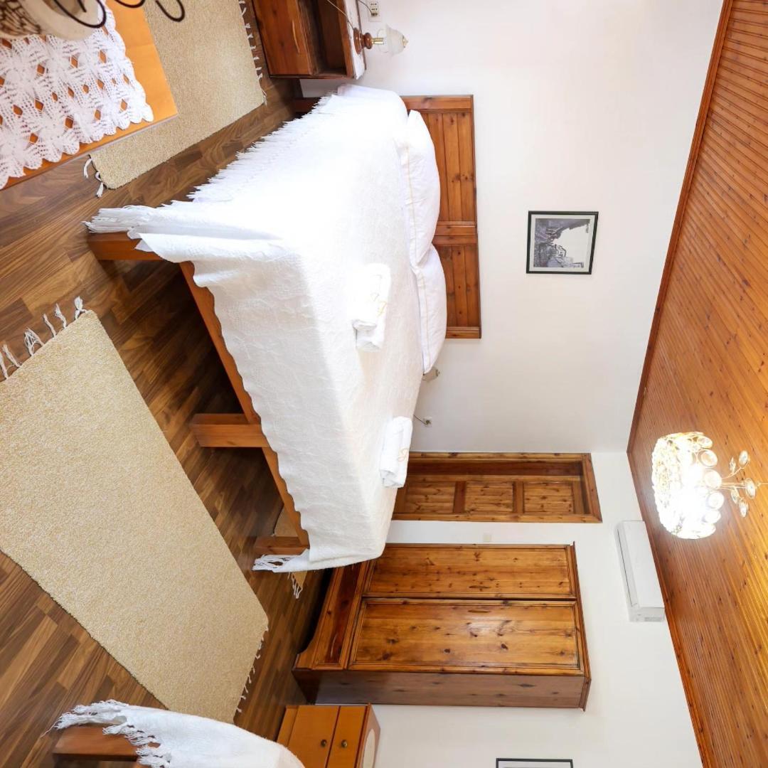 Guest House J.Prifti 培拉特 外观 照片